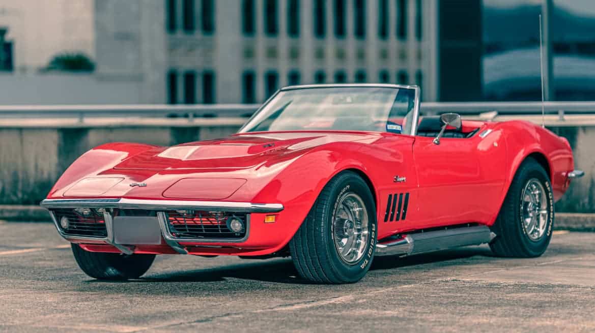 1969 Chevrolet Corvette Convertible: A Classic American Sports Car with a Powerful 427/390 HP V-8 Engine